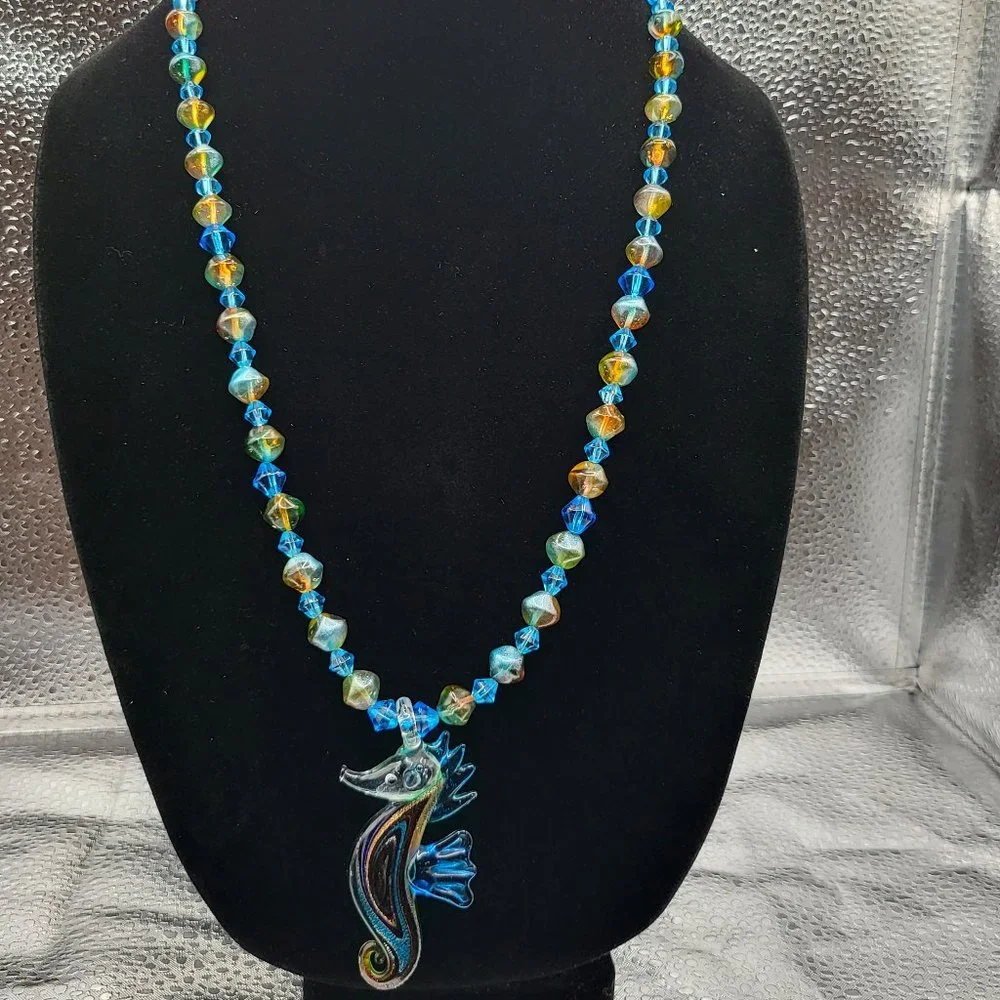 Beautiful Unique Necklace - Picture 1 of 1